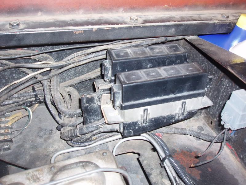 Adding an additional fuse block - Pirate4x4.Com : 4x4 and ... centech fuse block 