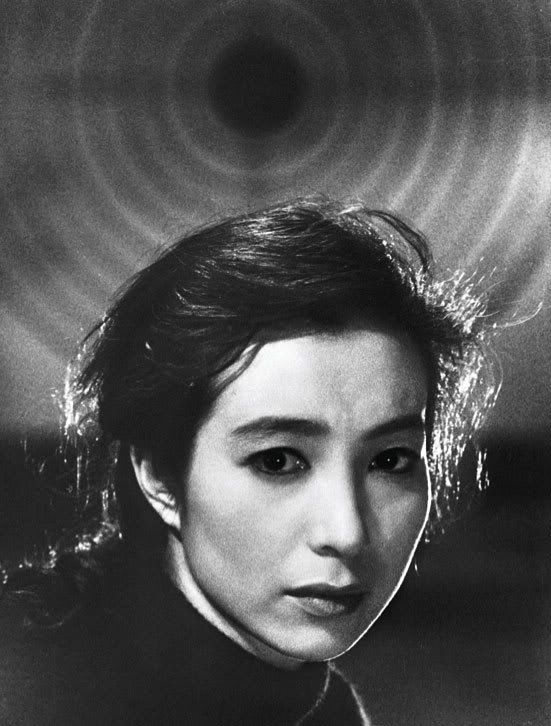 Michiko (Michiyo Aratama) em 'The Human Condition' de Masaki Kobayashi