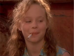 Thora Birch sigara içerken (veya esrar)
