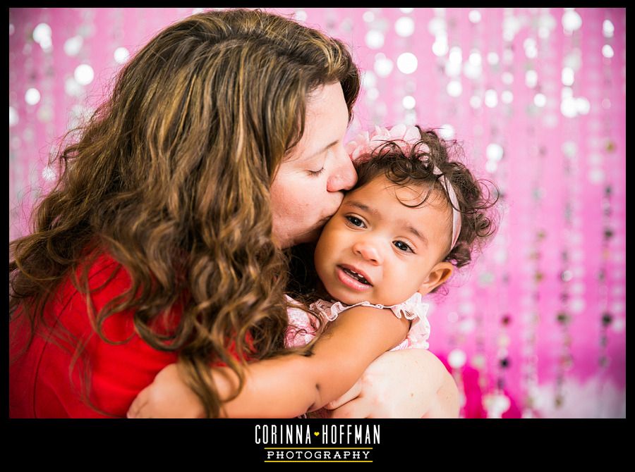 baby birthday cake smash session - jacksonville florida family photographer - corinna hoffman photography copyright photo Birthday_Cake_Smash_Studio_Photographer_Corinna_Hoffman_Photography_39_zpspj6hwp7k.jpg