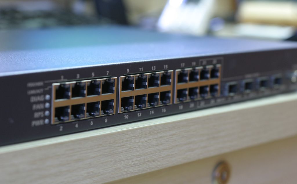 Switch 24 Port 1Gps Dell PowerConnect 5324. Giá 2.5 triệu - 1