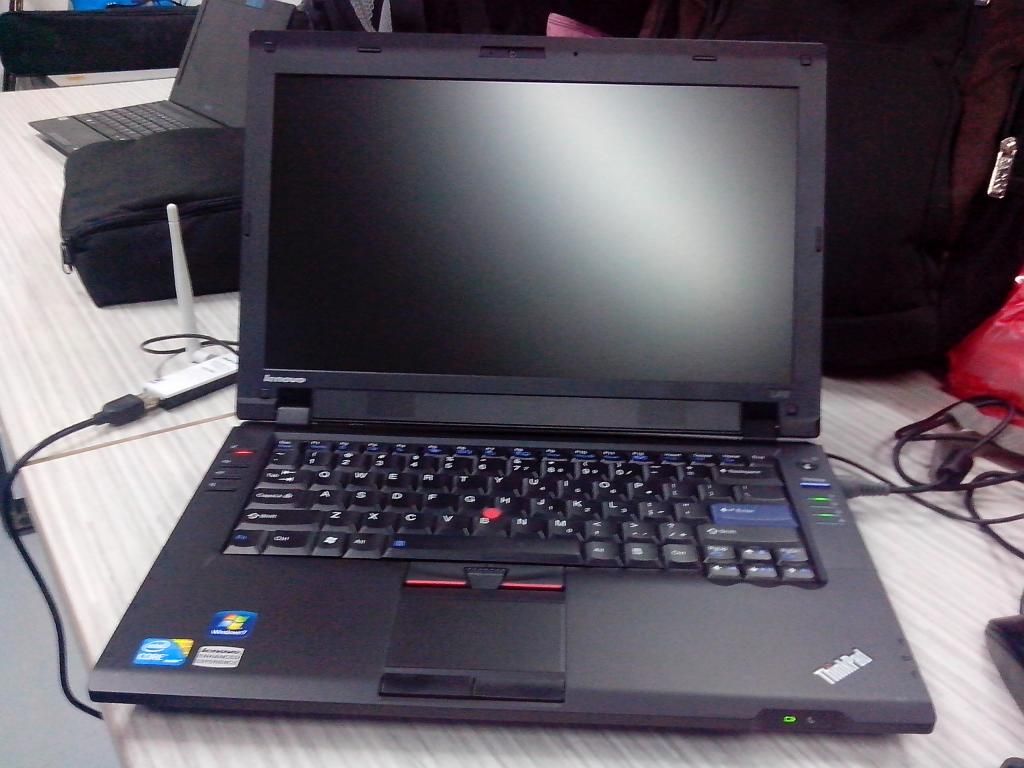 Thanh lý một đống Lenovo L412 Core i5. Giá chỉ có 4.2 triệu