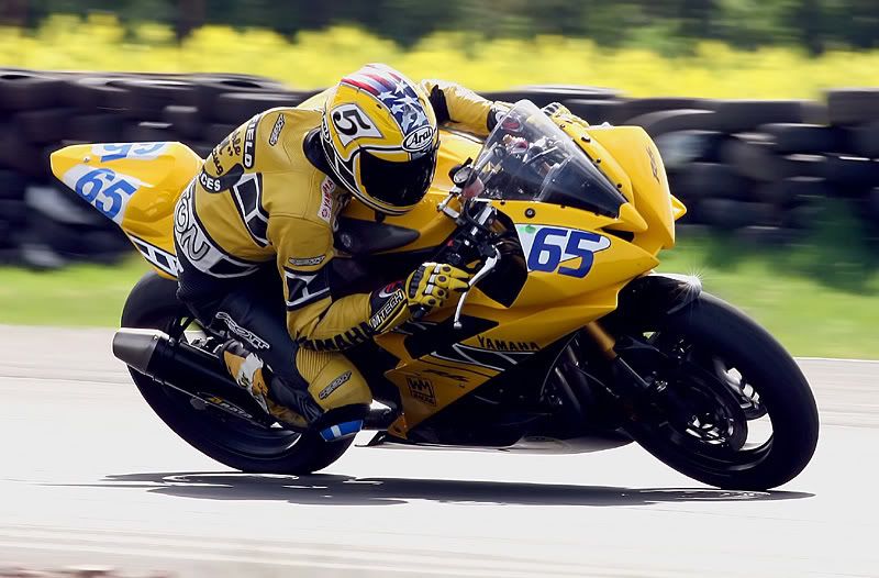 IMAGE: http://i26.photobucket.com/albums/c115/Klippie/Motorcycle%20Racing/East%20Fortune%20April%202007/Pic31.jpg