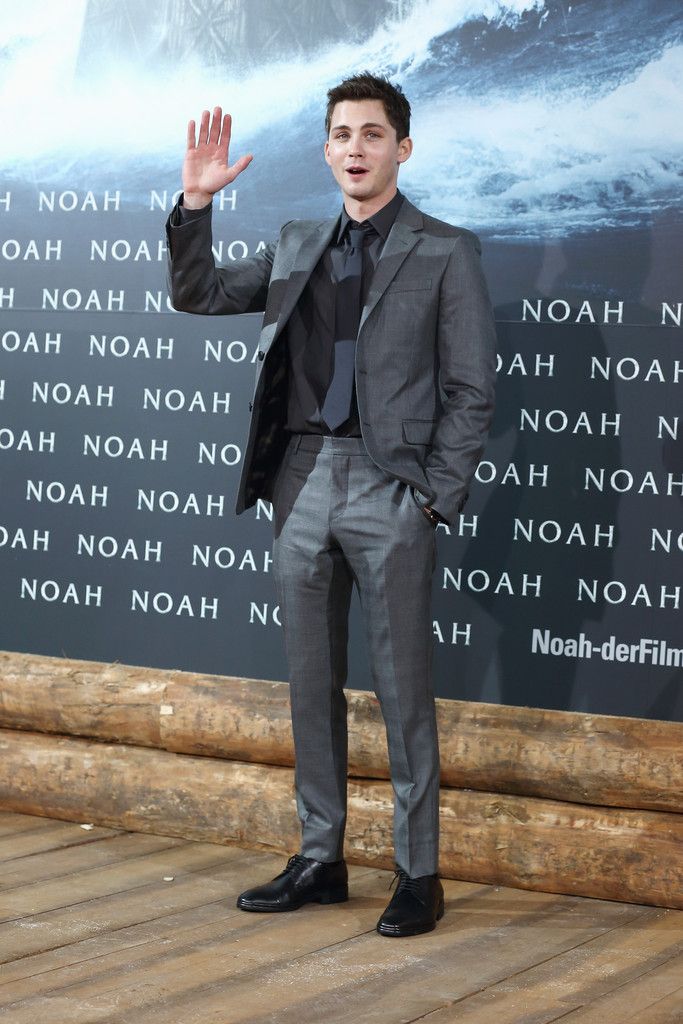 photo NoahGermanyPremiereChcKF3jt8yTx_zps3f9a9bcb.jpg