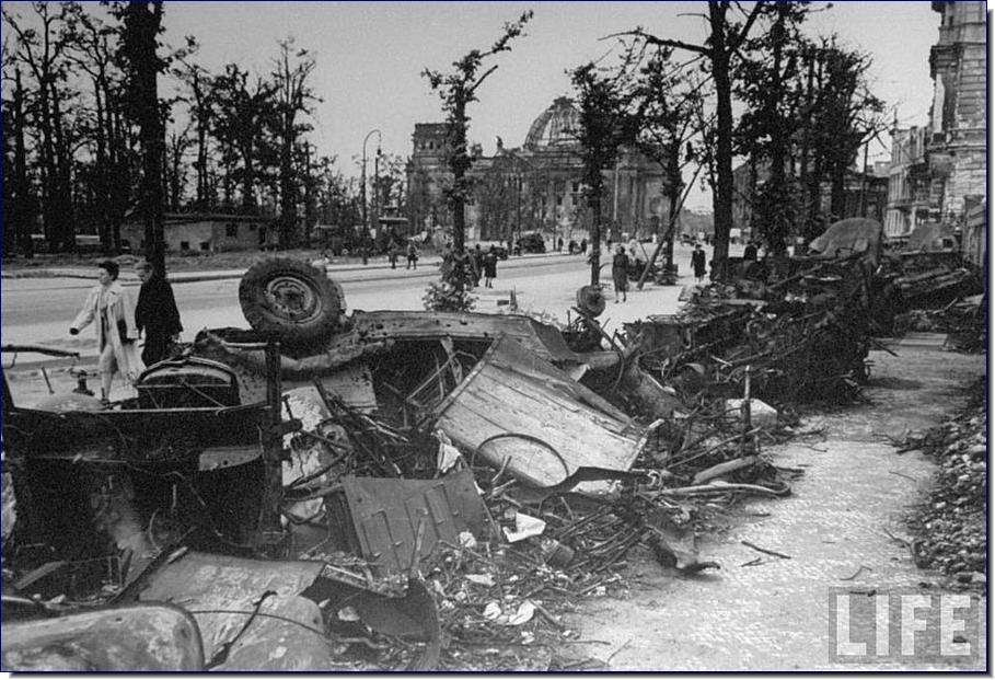 berlin-destroyed-1945-end-ww2-second-world-war-013_zpsb8067dd0.jpeg