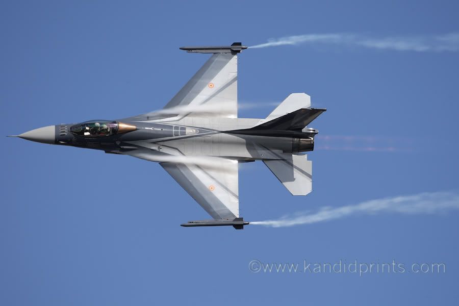 http://i26.photobucket.com/albums/c131/en830/Airshow%2009/AS09_0530.jpg