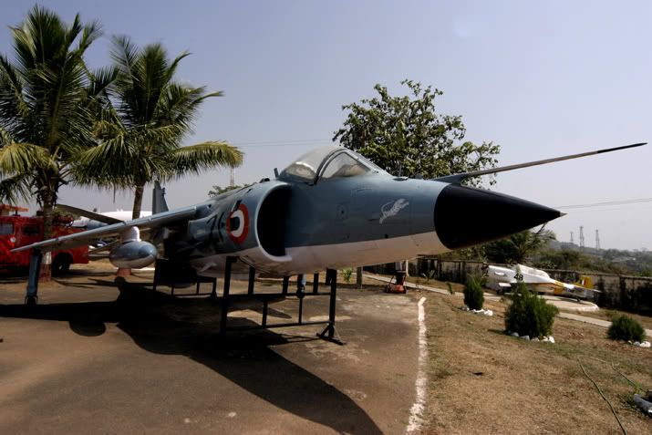 http://i26.photobucket.com/albums/c131/en830/Indian%20Navy%20Museum/SeaHarrier2.jpg