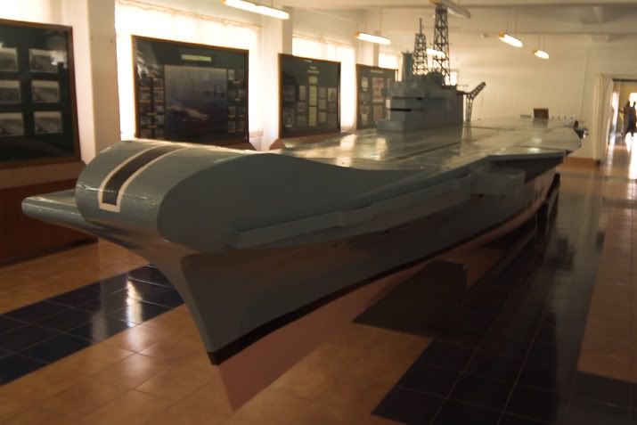 http://i26.photobucket.com/albums/c131/en830/Indian%20Navy%20Museum/Viraat.jpg