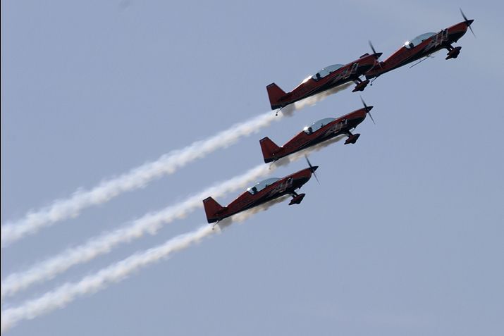 http://i26.photobucket.com/albums/c131/en830/Jersey%20Airshow%202006%20The%20Arrivals/Airshow%202006/CRW_0160_fp.jpg