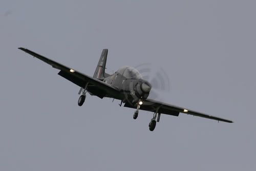 http://i26.photobucket.com/albums/c131/en830/Jersey%20Airshow%202006%20The%20Arrivals/CRW_3200_FP.jpg