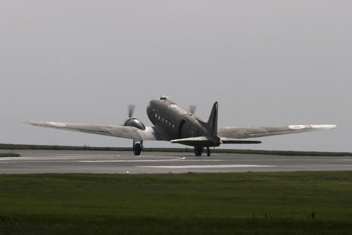 http://i26.photobucket.com/albums/c131/en830/Jersey%20Airshow%202006%20The%20Arrivals/CRW_3321_FP.jpg