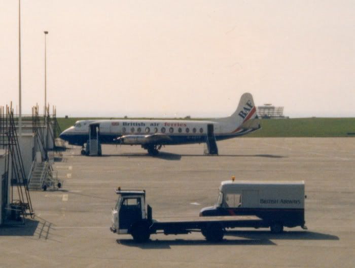 http://i26.photobucket.com/albums/c131/en830/Viscount/G-AOYF.jpg
