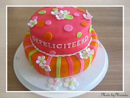 http://i26.photobucket.com/albums/c132/jufmirandaatje/gebak/25ester010909klein.jpg