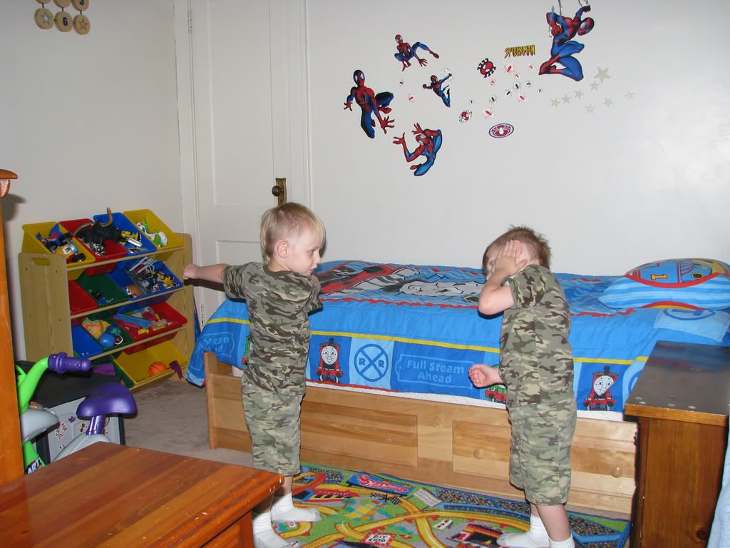 IMAGE: http://i26.photobucket.com/albums/c135/mullhawk/whyuhittinyourself.jpg