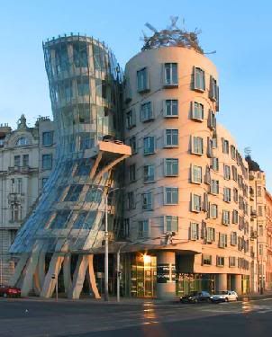 Dancinghouse.jpg
