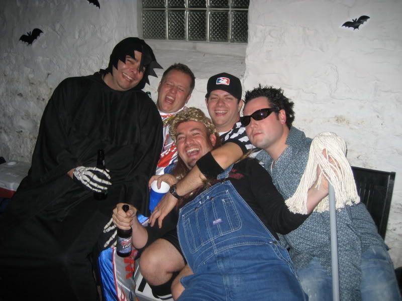 http://i26.photobucket.com/albums/c136/jxaxexgxexr/MISC/Halloween2007038.jpg