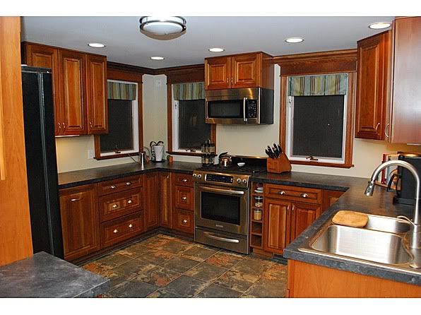 http://i26.photobucket.com/albums/c136/jxaxexgxexr/kitchen1.jpg