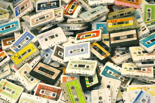  photo 599948-pile-of-audio-tape-cassettes.jpeg