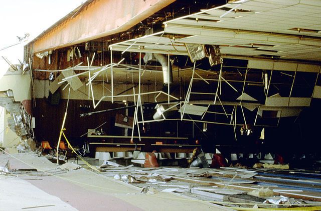  photo 640px-Landers_quake_bowling_alley.jpg