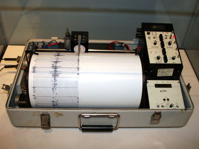  photo Kinemetrics_seismograph.jpg