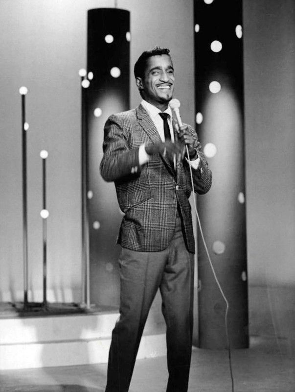  photo Sammy_Davis_Jr._performing_1966.jpg