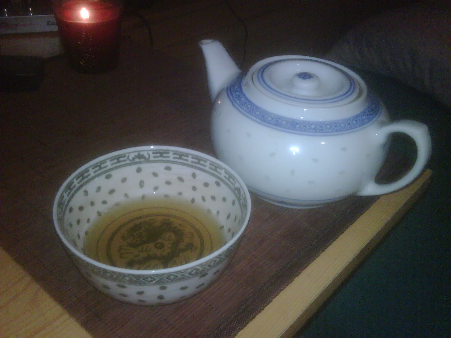 čajová miska od whitefruits a obyčejná čajová konvička
