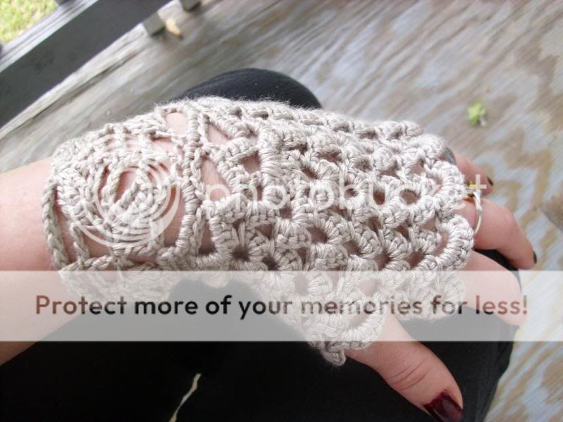 Crochet Lace Fingerless Mitts Crochet Pattern | Red Heart