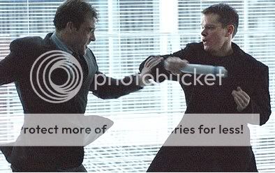 Jason Bourne uses Newspaper as weapon